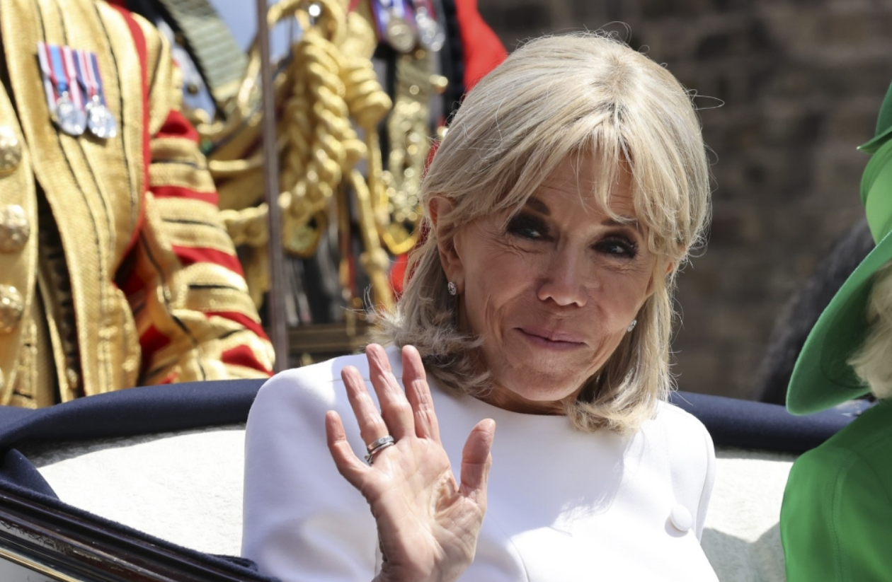 "Brigitte va être jalouse" : Emmanuel Macron très proche d'une Brésilienne, elle lui colle d'un peu trop près 4 "Brigitte va être jalouse" : Emmanuel Macron très proche d'une Brésilienne, elle lui colle d'un peu trop près Capture decran 2025 11 07 144841