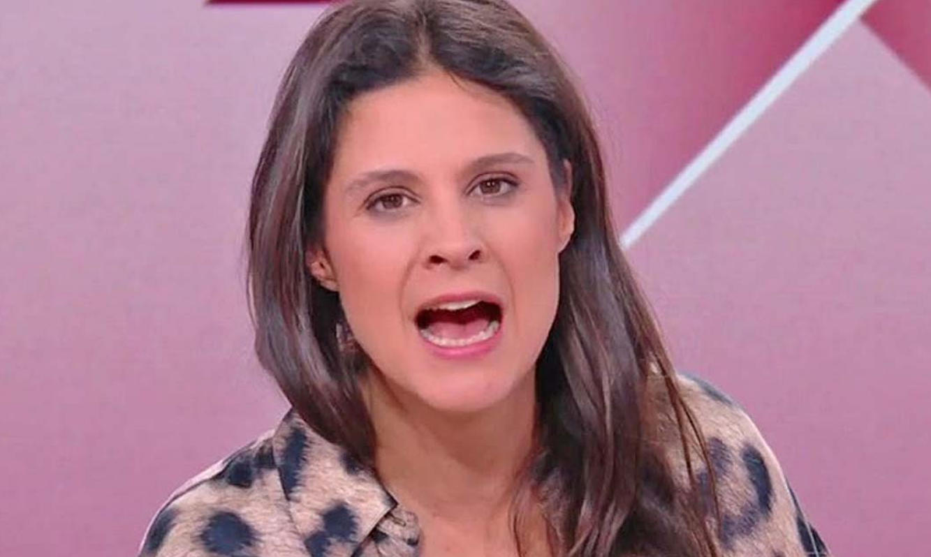 A 45 ans, Apolline de Malherbe met tout le monde d'accord avec sa jupe en cuir fendue et ses bas-résille 4 A 45 ans, Apolline de Malherbe met tout le monde d'accord avec sa jupe en cuir fendue et ses bas-résille Capture decran 2025 11 07 155632