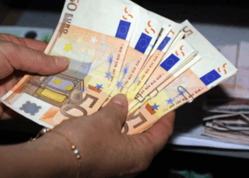 Un papy de 95 ans voulait déshériter ses enfants… Ce qu’il advient de ses 147 000 € surprend