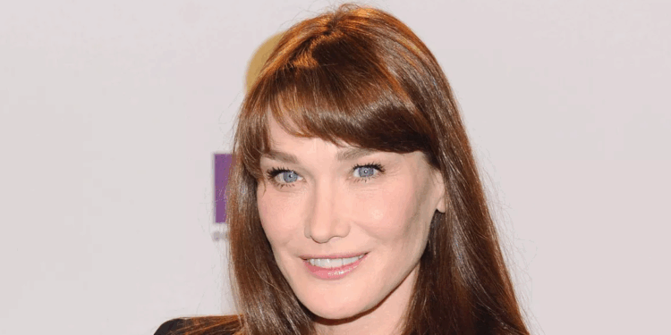 Carla Bruni ulcérée : qui est “Mouchard”, ce célèbre journaliste cible d’un cinglant SMS de l’ex-Première dame ? 1 Carla Bruni ulcérée : qui est “Mouchard”, ce célèbre journaliste cible d’un cinglant SMS de l’ex-Première dame ? Capture decran 2025 11 10 115709