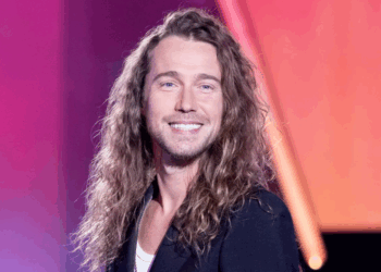 Julien Doré, prêt à arrêter sa carrière musicale pour sa famille ? ”Je veux voir grandir mon fils”