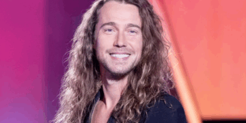 Julien Doré, prêt à arrêter sa carrière musicale pour sa famille ? ”Je veux voir grandir mon fils”