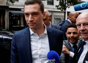 “La France n’est pas un Guichet Social” : Jordan Bardella Assène ses “Choix” Radicaux et Humilie un Étranger sur les Aides