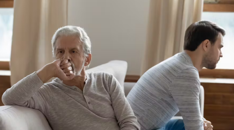 Les raisons pour lesquelles les enfants arrêtent de rendre visite à leurs parents