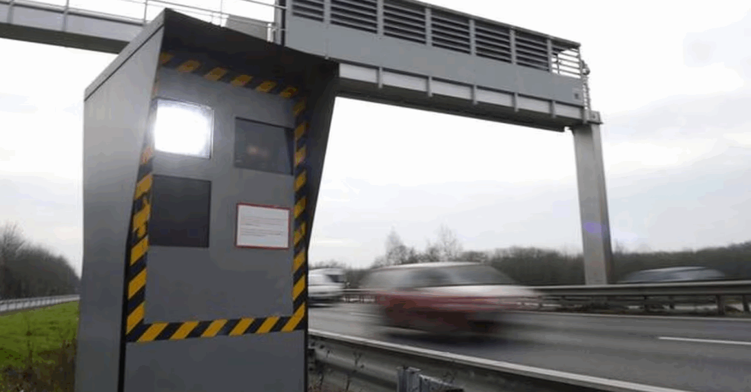Flashé sur la route ? Voici la vraie vitesse que le radar retient (et ce n’est pas celle que vous croyez)
