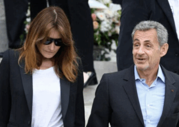 Carla Bruni : immobilier et contrats XXL... Combien gagne la femme de Nicolas Sarkozy ? 8 Carla Bruni : immobilier et contrats XXL... Combien gagne la femme de Nicolas Sarkozy ? Carla Bruni : immobilier et contrats XXL… Combien gagne la femme de Nicolas Sarkozy ?