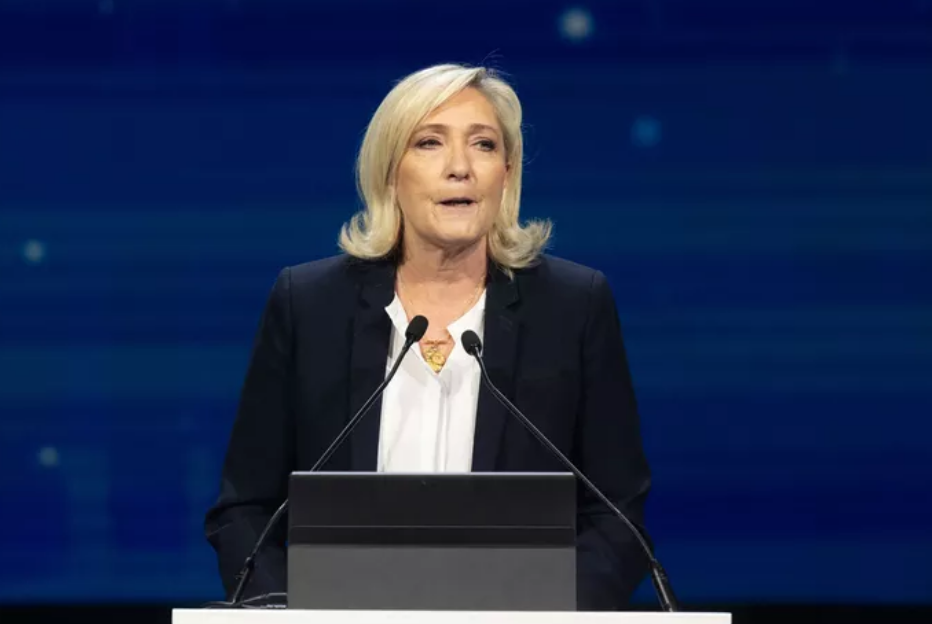 “Une petite boule de…” : Marine Le Pen agacée par Xavier Bertrand, elle se lâche devant Thomas Sotto 3 “Une petite boule de…” : Marine Le Pen agacée par Xavier Bertrand, elle se lâche devant Thomas Sotto Capture decran 2025 11 13 203553