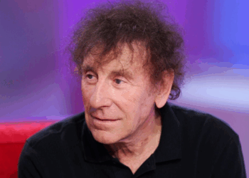 "Si ça arrivait, on irait en Suisse": Alain Souchon "ne croit pas que les Français soient assez cons" pour élire le RN en 2027 14 "Si ça arrivait, on irait en Suisse": Alain Souchon "ne croit pas que les Français soient assez cons" pour élire le RN en 2027 « Si ça arrivait, on irait en Suisse »: Alain Souchon « ne croit pas que les Français soient assez cons » pour élire le RN en 2027