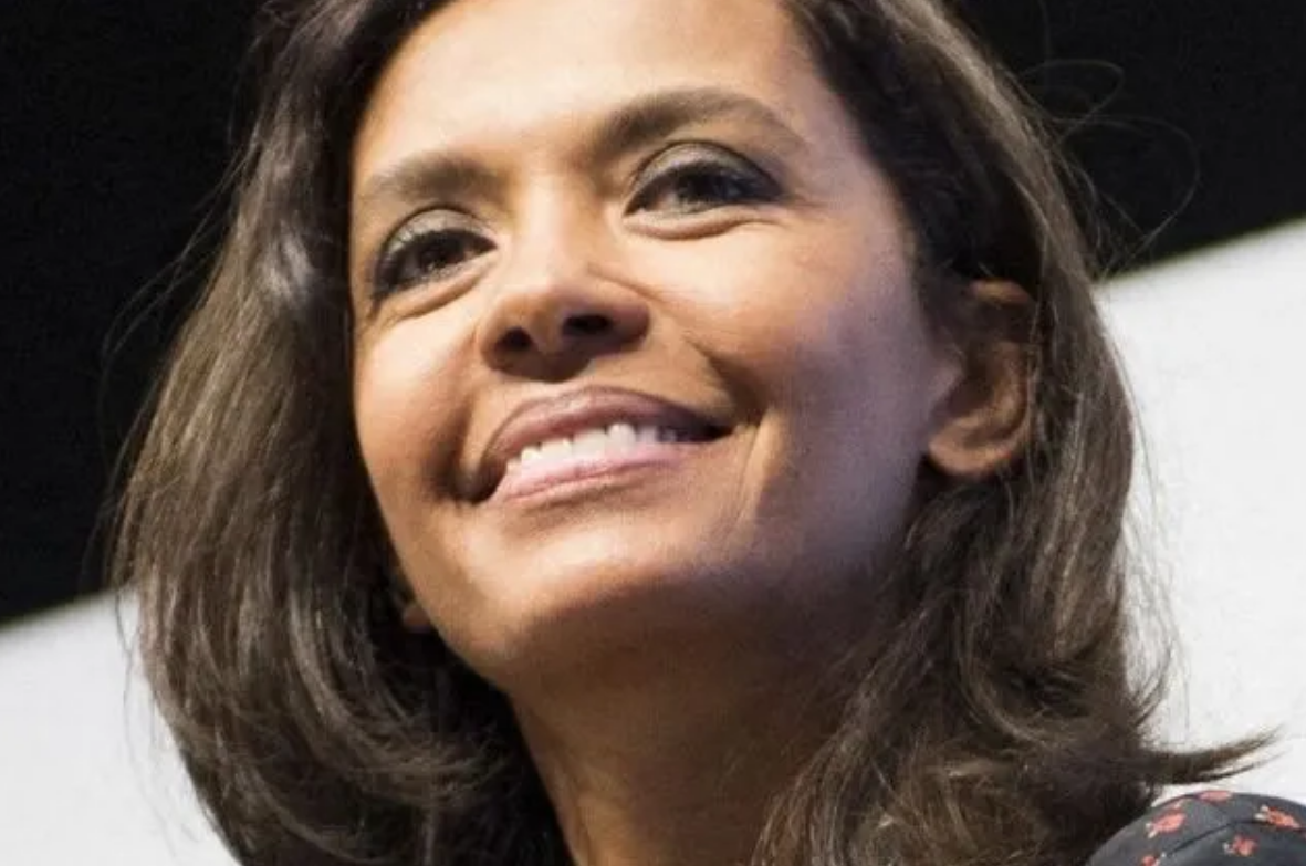 Karine Le Marchand mariée en secret ? Des photos en robe blanche affolent la toile 3 Karine Le Marchand mariée en secret ? Des photos en robe blanche affolent la toile Capture decran 2025 11 17 143150