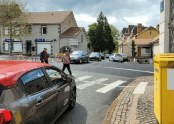 Paris : un enfant aurait été embarqué de force dans le coffre d’une voiture par quatre hommes