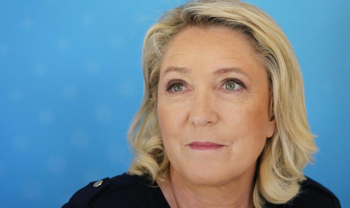 Marine Le Pen rend hommage à Brigitte Bardot, 90 ans, dans son fief d’Hénin-Beaumont 2 Marine Le Pen rend hommage à Brigitte Bardot, 90 ans, dans son fief d’Hénin-Beaumont Capture decran 2025 11 17 183226