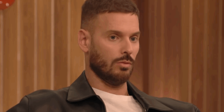 Matt Pokora : “J’ai failli mourir” le chanteur sous le choc face au récit d'Hakim Arezki, devenu aveugle après une tragédie 1 Matt Pokora : “J’ai failli mourir” le chanteur sous le choc face au récit d'Hakim Arezki, devenu aveugle après une tragédie Capture decran 2025 11 17 194543