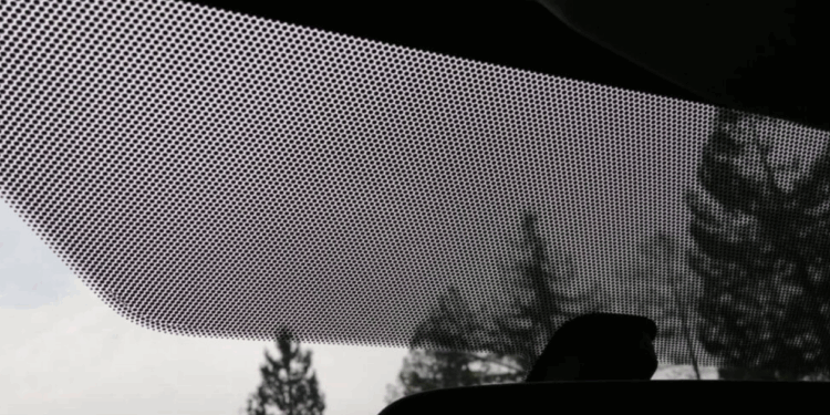 Peu de gens le savent : à quoi servent les petits points noirs sur les bords du pare-brise ? 1 Peu de gens le savent : à quoi servent les petits points noirs sur les bords du pare-brise ? Capture decran 2025 11 17 200314