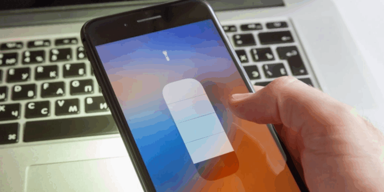 La lampe de votre téléphone ne sert pas qu’à éclairer, découvrez ces fonctionnalités cachées que presque personne n’utilise 1 La lampe de votre téléphone ne sert pas qu’à éclairer, découvrez ces fonctionnalités cachées que presque personne n’utilise Capture decran 2025 11 19 092845