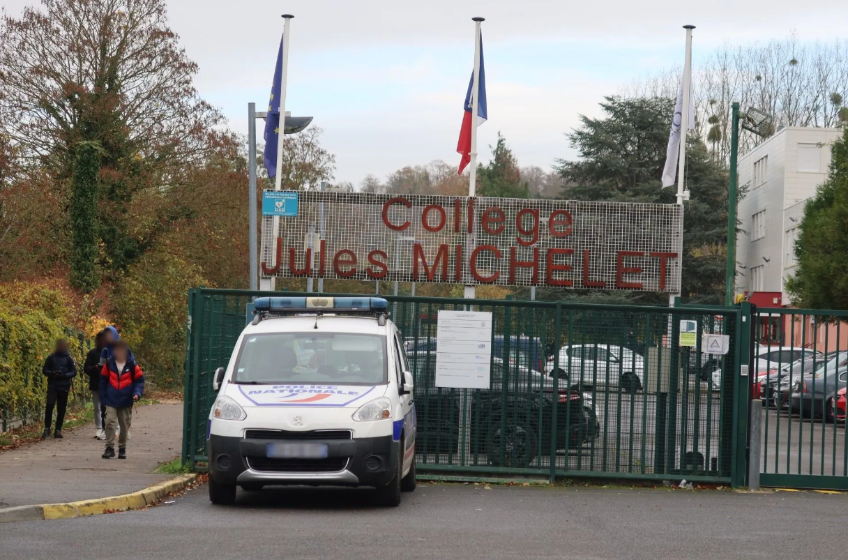 Creil : frappée et traînée par les cheveux en plein cours de musique, une collégienne perd connaissance 2 Creil : frappée et traînée par les cheveux en plein cours de musique, une collégienne perd connaissance Capture decran 2025 11 19 100319