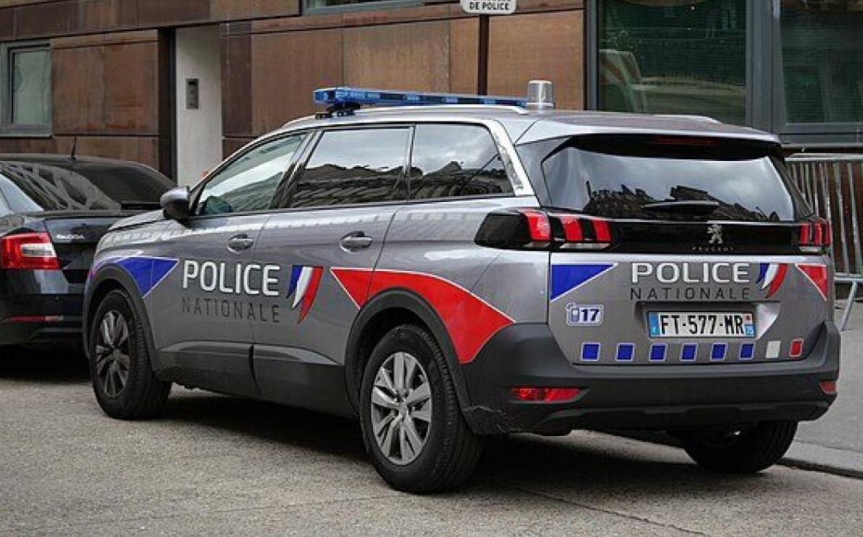 Un ado de 14 ans au volant d’une voiture volée sème la panique avant son arrestation, suite à une course-poursuite folle 2 Un ado de 14 ans au volant d’une voiture volée sème la panique avant son arrestation, suite à une course-poursuite folle Capture decran 2025 11 19 173441