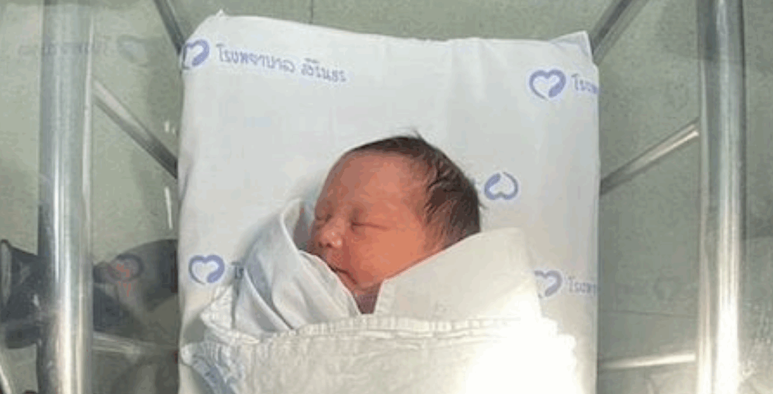 Elle trouve un bébé abandonné dans une chasse d'eau moins de 24 heures après sa naissance 3 Elle trouve un bébé abandonné dans une chasse d'eau moins de 24 heures après sa naissance Elle trouve un bébé abandonné dans une chasse d’eau moins de 24 heures après sa naissance