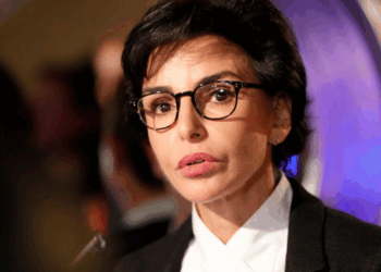 Rachida Dati : "La Zoubida arpente les rues", candidate à la mairie, la ministre se fait chahuter en pleine tournée 1 Rachida Dati : "La Zoubida arpente les rues", candidate à la mairie, la ministre se fait chahuter en pleine tournée Rachida Dati : « La Zoubida arpente les rues », candidate à la mairie, la ministre se fait chahuter en pleine tournée