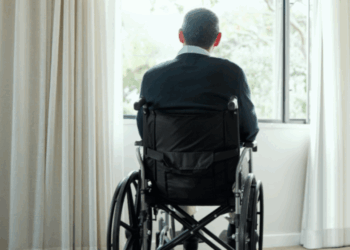 "Je survis avec 773€" : à 55 ans, ce chanteur culte vit dans un HLM en fauteuil roulant, vous l'avez connu au sommet de sa gloire 3 "Je survis avec 773€" : à 55 ans, ce chanteur culte vit dans un HLM en fauteuil roulant, vous l'avez connu au sommet de sa gloire « Je survis avec 773€ » : à 55 ans, ce chanteur culte vit dans un HLM en fauteuil roulant, vous l’avez connu au sommet de sa gloire