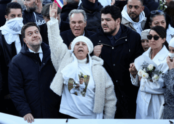Marseille : à la marche blanche pour Mehdi Kessaci, sa mère lance un cri de détresse bouleversant… 10 Marseille : à la marche blanche pour Mehdi Kessaci, sa mère lance un cri de détresse bouleversant… Marseille : à la marche blanche pour Mehdi Kessaci, sa mère lance un cri de détresse bouleversant…