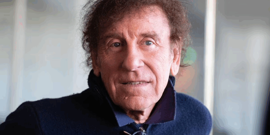 Décoration minimale, papier peint vieillissant… dans l’appartement parisien de 200 mètres carrés d’Alain Souchon