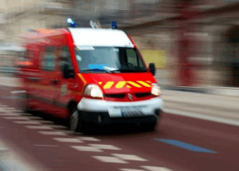 Trois véhicules s’embrasent près d’une école maternelle