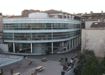 Bordeaux : Le corps sans vie d’un élève de 17 ans découvert dans la cour intérieure du lycée Montaigne 13 Bordeaux : Le corps sans vie d’un élève de 17 ans découvert dans la cour intérieure du lycée Montaigne Bordeaux : Le corps sans vie d’un élève de 17 ans découvert dans la cour intérieure du lycée Montaigne