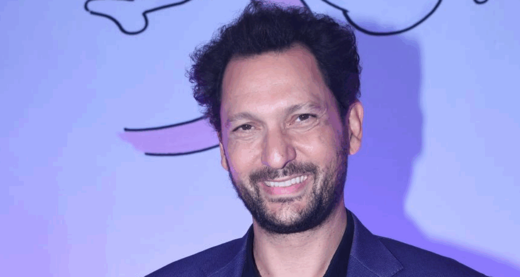 Éric Antoine explique sa décision de devenir végan : "On ne peut pas se prétendre écologiste et continuer à bouffer des animaux !" 3 Éric Antoine explique sa décision de devenir végan : "On ne peut pas se prétendre écologiste et continuer à bouffer des animaux !" Éric Antoine explique sa décision de devenir végan : « On ne peut pas se prétendre écologiste et continuer à bouffer des animaux ! »