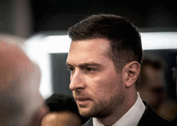 Jordan Bardella enfariné à Vesoul, un mineur en garde à vue 4 Jordan Bardella enfariné à Vesoul, un mineur en garde à vue Jordan Bardella enfariné à Vesoul, un mineur en garde à vue