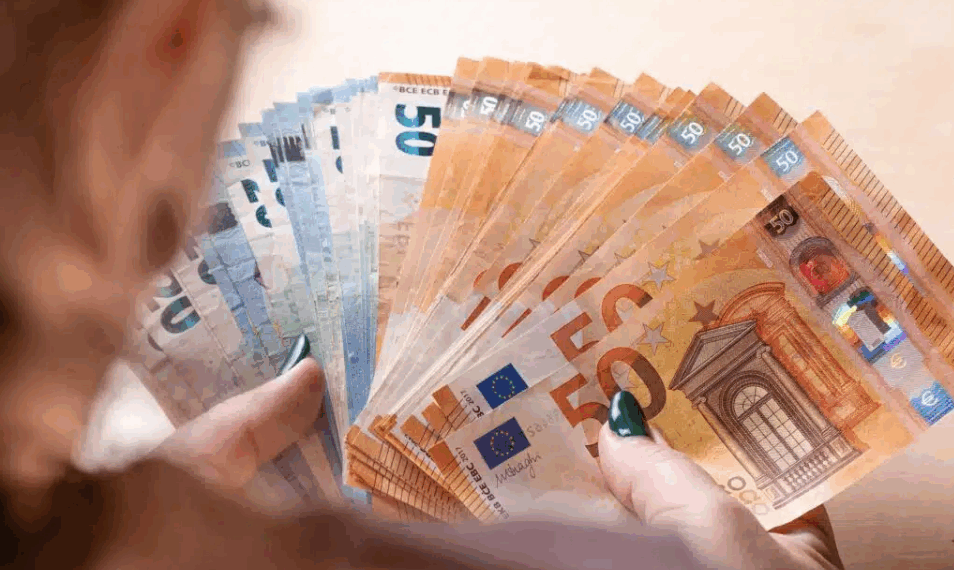 C’est confirmé : un virement jusqu'à 984 euros arrive sur le compte en banque de millions de Français en décembre 2025 3 C’est confirmé : un virement jusqu'à 984 euros arrive sur le compte en banque de millions de Français en décembre 2025 C’est confirmé : un virement jusqu’à 984 euros arrive sur le compte en banque de millions de Français en décembre 2025