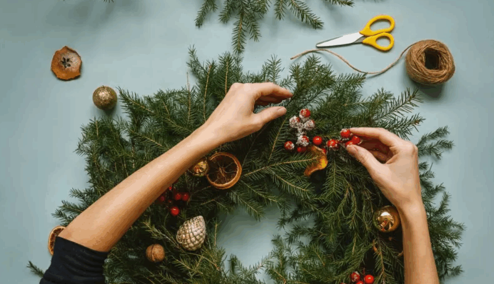 Installer ses décorations de Noël avant cette date précise porte malheur, selon cette voyante