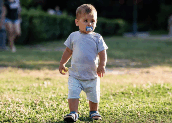 Ce prénom disparu depuis 1920 redevient tendance et va conquérir le cœur des parents en 2026