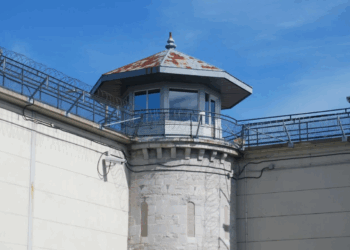 En sciant les barreaux de leur cellule et à l&rsquo;aide de draps, deux détenus s&rsquo;évadent de la prison de Dijon