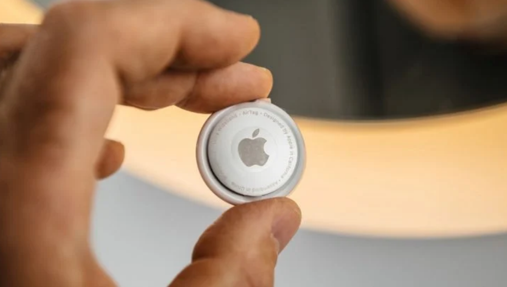 Il glisse un GPS AirTag dans ses baskets données à la Croix-Rouge : 800 km plus loin, ce qu’il découvre fait froid dans le dos 3 Il glisse un GPS AirTag dans ses baskets données à la Croix-Rouge : 800 km plus loin, ce qu’il découvre fait froid dans le dos Capture decran 2025 11 27 142938