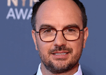 "Je n'ai pas les mots" : en pleine tournée avec son spectacle, Jarry vient de perdre un être cher 18 "Je n'ai pas les mots" : en pleine tournée avec son spectacle, Jarry vient de perdre un être cher « Je n’ai pas les mots » : en pleine tournée avec son spectacle, Jarry vient de perdre un être cher