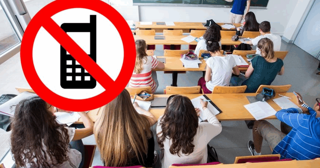 Les téléphones portables interdits au lycée dès la rentrée, veut Emmanuel Macron