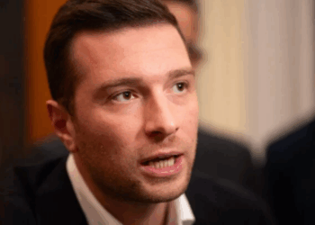 "Qui n’a jamais travaillé", Jordan Bardella taclé par un célèbre ministre et il ne prend pas de pincettes 14 "Qui n’a jamais travaillé", Jordan Bardella taclé par un célèbre ministre et il ne prend pas de pincettes « Qui n’a jamais travaillé », Jordan Bardella taclé par un célèbre ministre et il ne prend pas de pincettes