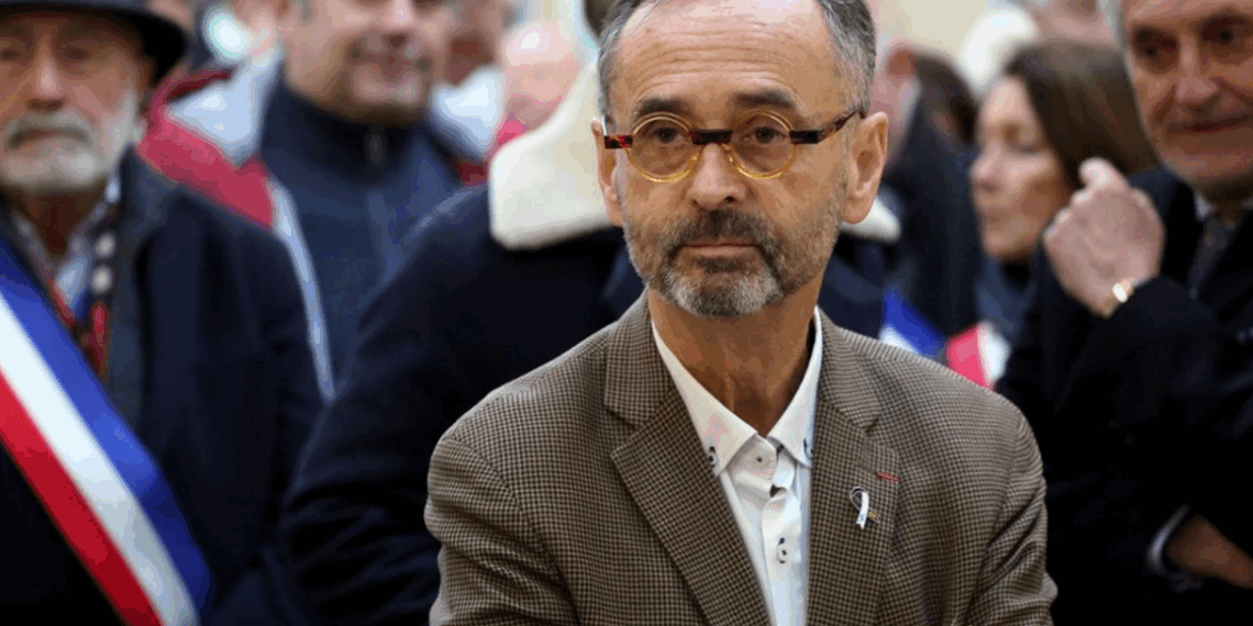 « À Béziers, la laïcité est piétinée » : une centaine de personnes dénoncent l’installation de la crèche dans la mairie