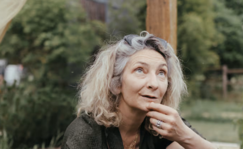 "Mais va te faire f...!" : Corinne Masiero hausse le ton face à Audrey Crespo-Mara 3 "Mais va te faire f...!" : Corinne Masiero hausse le ton face à Audrey Crespo-Mara « Mais va te faire f…! » : Corinne Masiero hausse le ton face à Audrey Crespo-Mara