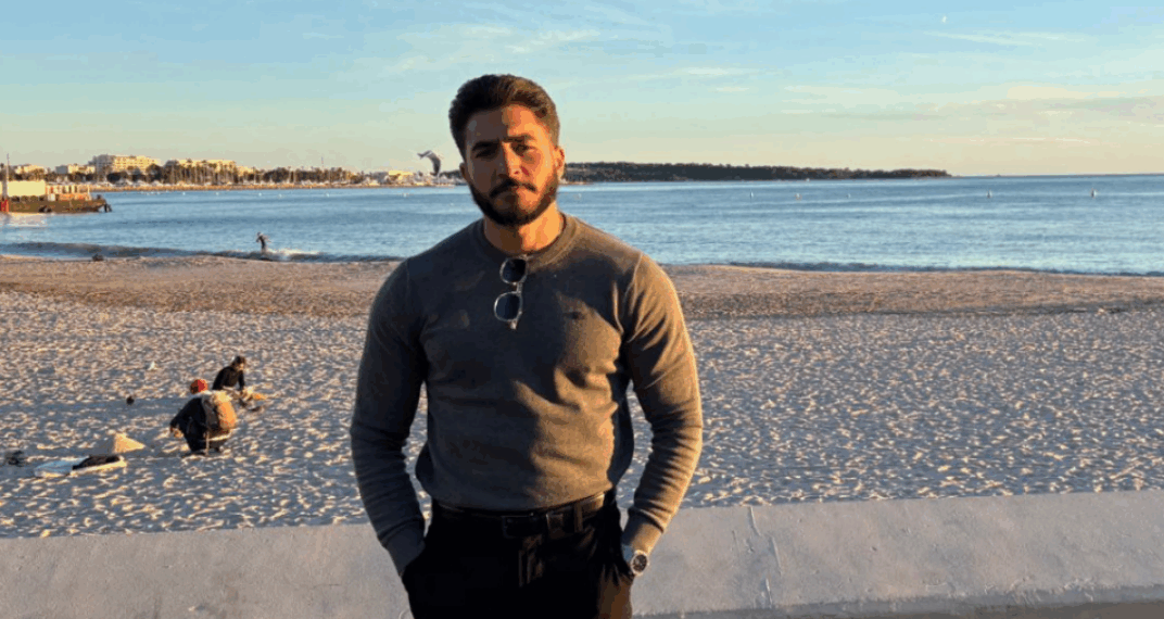 Ryan, masculiniste, vend des formations controversées pour « aider les hommes à redevenir viril »