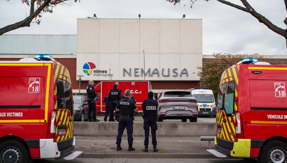 Près de 70 élèves sont pris de nausées et de vomissements à la piscine de Nîmes 3 Près de 70 élèves sont pris de nausées et de vomissements à la piscine de Nîmes Près de 70 élèves sont pris de nausées et de vomissements à la piscine de Nîmes