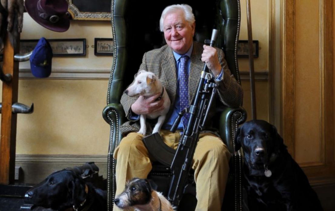 Il souhaite un fils pour assurer sa succession : à 79 ans, le "baron" britannique promet plus de 56 000 euros par an à sa future promise 2 Il souhaite un fils pour assurer sa succession : à 79 ans, le "baron" britannique promet plus de 56 000 euros par an à sa future promise Capture decran 2025 12 03 162729