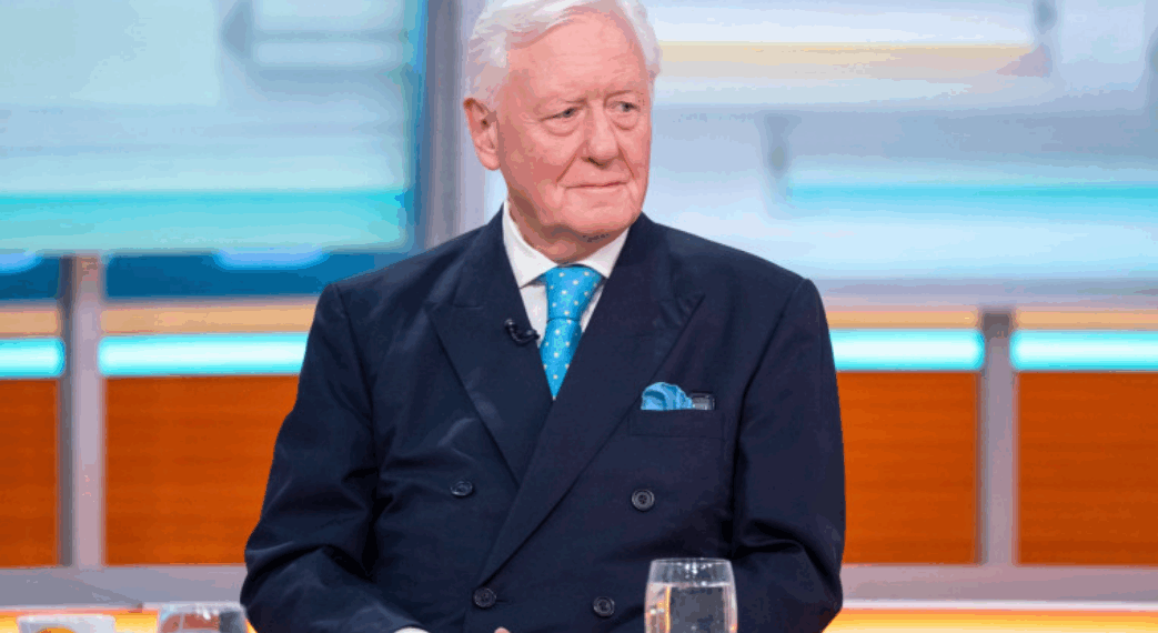 Il souhaite un fils pour assurer sa succession : à 79 ans, le "baron" britannique promet plus de 56 000 euros par an à sa future promise 5 Il souhaite un fils pour assurer sa succession : à 79 ans, le "baron" britannique promet plus de 56 000 euros par an à sa future promise Il souhaite un fils pour assurer sa succession : à 79 ans, le « baron » britannique promet plus de 56 000 euros par an à sa future promise