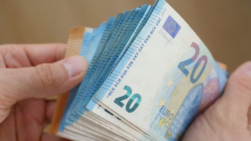 Avec mon salaire à 1800€, on touche plus de 2000€ de CAF grâce à nos 7 enfants, sans ça, ma femme serait obligée de travailler 4 Avec mon salaire à 1800€, on touche plus de 2000€ de CAF grâce à nos 7 enfants, sans ça, ma femme serait obligée de travailler Capture decran 2025 12 03 164545