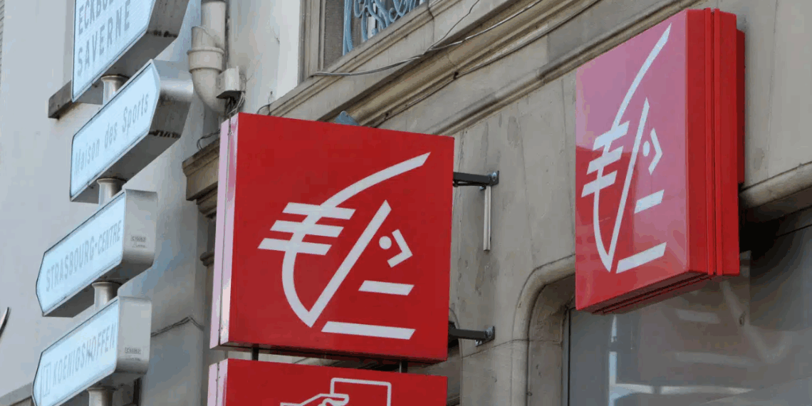 Ils tombent des nues : la Caisse d’Épargne impose une nouvelle obligation à tous ses clients