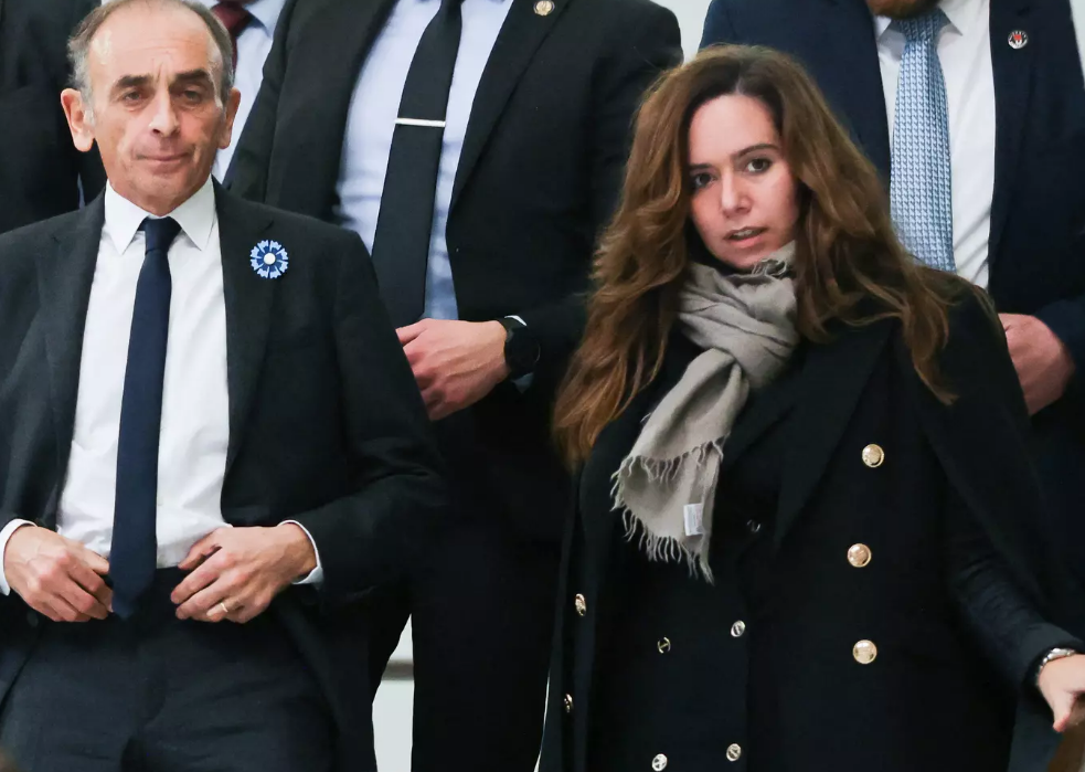 Sarah Knafo en couple avec Éric Zemmour, un ministre se lâche : “ Son plus gros défaut, c’est son mec !” 3 Sarah Knafo en couple avec Éric Zemmour, un ministre se lâche : “ Son plus gros défaut, c’est son mec !” Capture decran 2025 12 03 191514