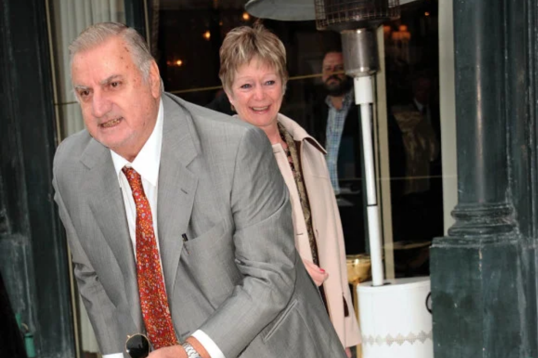 "Il ne répond plus à personne" : disparu depuis 20 ans, l'acteur Aldo Maccione a enfin été retrouvé 2 "Il ne répond plus à personne" : disparu depuis 20 ans, l'acteur Aldo Maccione a enfin été retrouvé Capture decran 2025 12 04 111718