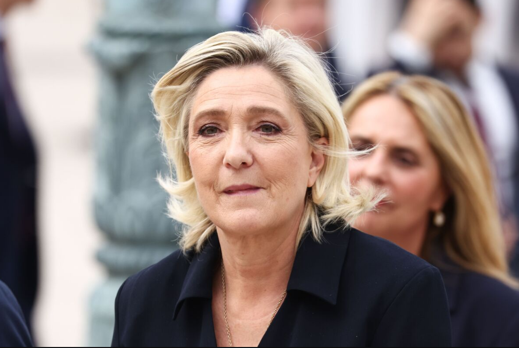 Attaquée par Zinédine Zidane, Marine Le Pen balance sévèrement : "Il est assez…" 3 Attaquée par Zinédine Zidane, Marine Le Pen balance sévèrement : "Il est assez…" Capture decran 2025 12 04 132537