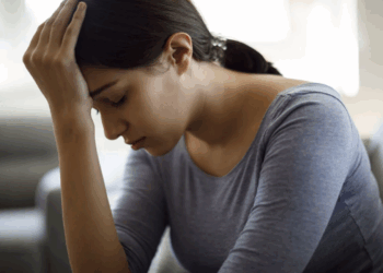 Elle a mal à la tête à chaque fois qu’elle rit, le diagnostic est terrifiant et à peine croyable