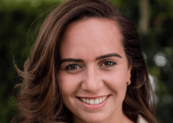 Sarah Knafo : âge, couple, parents… Que sait-on de sa vie privée ?